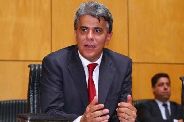 Hudson Leal pede redução em 50% da taxa de esgoto no Espírito Santo