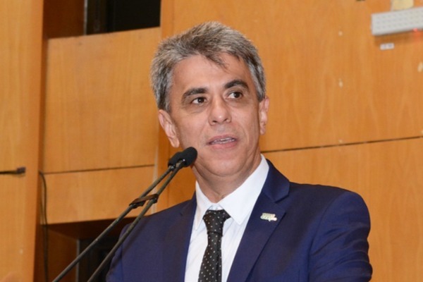 Hudson Leal pede aquisição de trator para o município de Itarana