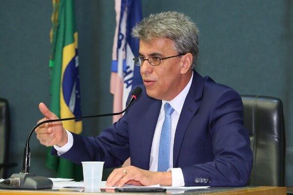 Hudson Leal pede tanque resfriador de leite para o município de Ibitirama