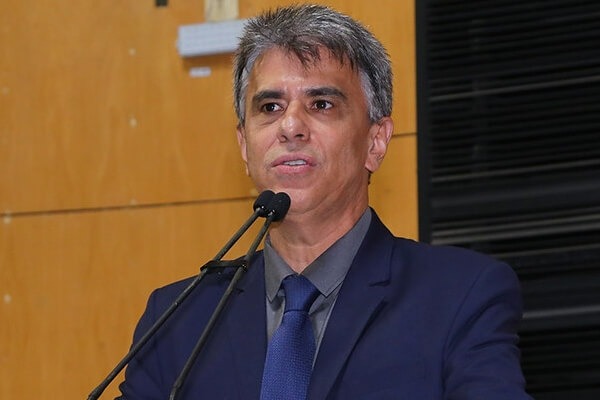 Hudson Leal pede asfaltamento para município de João Neiva