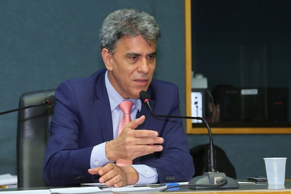 Hudson Leal pede aquisição de veículo para agricultores de Água Doce