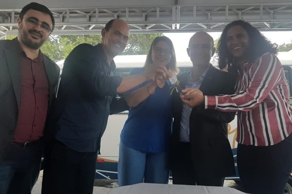 Atuação de Iracy Baltar assegura carro para Apae de Montanha