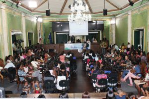 ireuda-silva-prb-debate-salvador-trabalho-mulher-foto2-ascom-05-04-2017