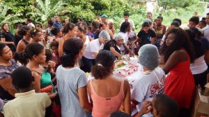 ireuda-silva-prb-promove-acao-em-homenagem-ao-dia-das-maes-em-salvador-foto-cedida-16-05-17-01