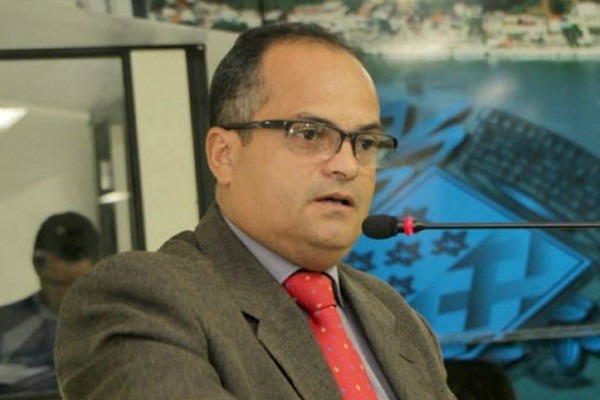 Projeto de Ivo Evangelista proíbe cobrança de esgoto em habitações sociais de Ilhéus