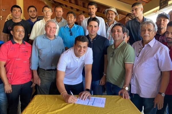 Ex-prefeito de Exu se filia ao Republicanos em Pernambuco