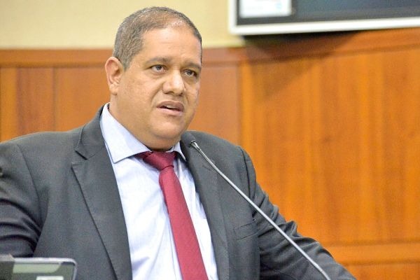 Jeferson Rodrigues homenageia mulheres empreendedoras de Goiás