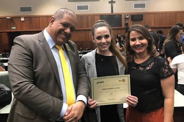 Líderes jovens de Goiás são homenageados na Assembleia
