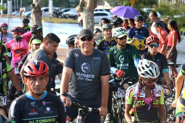 Corrida ciclista 24 horas Bike Race reúne mais de 200 atletas em Manaus