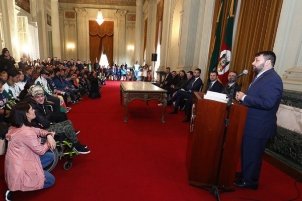 João Derly anuncia incentivo ao esporte em evento com atletas paraolímpicos