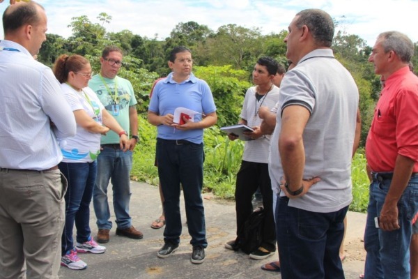 João Luiz busca melhorias para conjunto habitacional em Manaus (AM)