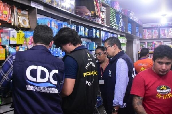 Dia das Crianças: João Luiz fiscaliza lojas de brinquedos no Amazonas
