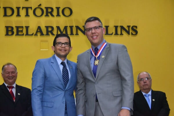 João Luiz homenageia secretário de esportes de Manaus