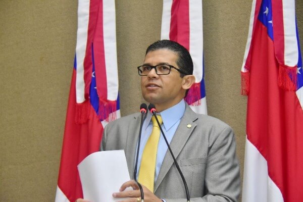 Escolas do Amazonas terão carteiras adaptadas a partir de 2020