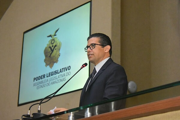 João Luiz convoca AM Energia para explicar apagões no interior do estado