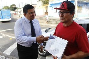 joao-luiz-vereador-prb-manaus-am-homenageia-garis-foto-ascom-17-05-2017