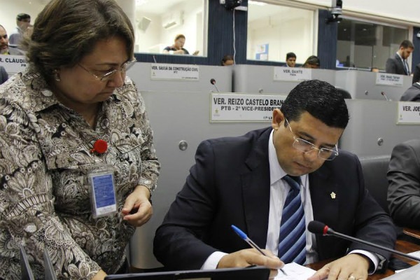 Projeto de João Luiz inibe ação de estelionatários em compra e venda de imóveis