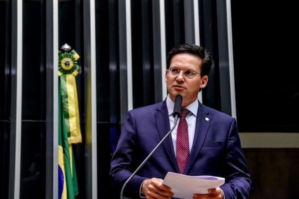 João Roma comemora aprovação de auxílio emergencial para mais pobres