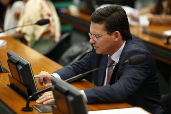 João Roma crítica concessionária por atrasos em obras das BRs 324 e 16