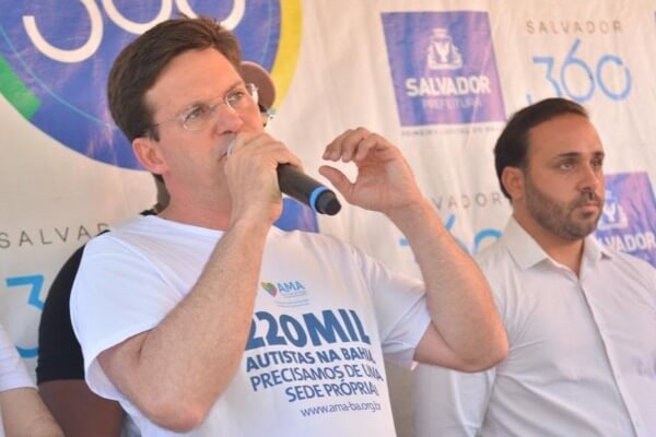 João Roma participa do lançamento de materiais pedagógicos para autistas