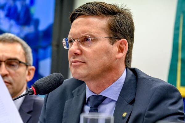 Coronavírus: João Roma quer ampliar Médicos pelo Brasil a todos os municípios