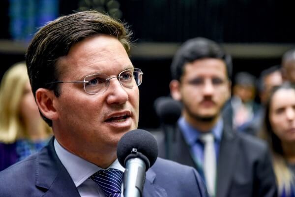 João Roma defende contratação de médicos para combater coronavírus