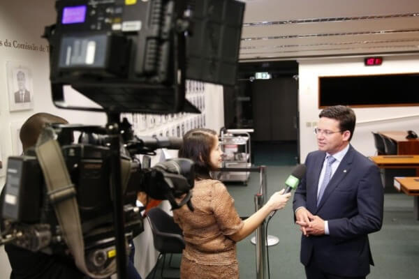 João Roma diz que agressão a jornalistas fere democracia brasileira