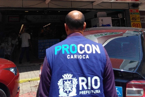 Procon Carioca notifica supermercado no bairro Freguesia (RJ)