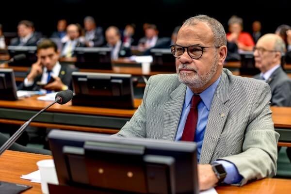 Jorge Braz discute punição a empresários que sonegam impostos