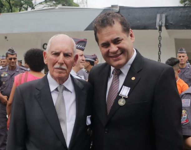 Jorge Wilson é agraciado com a medalha Governador Pedro de Toledo