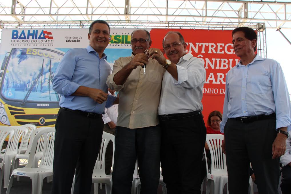 Emenda de José de Arimateia garante compra de ônibus escolar para Várzea da Roça