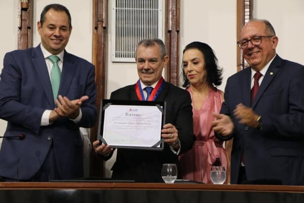 José de Arimateia entrega Comenda Dois de Julho na ALBA