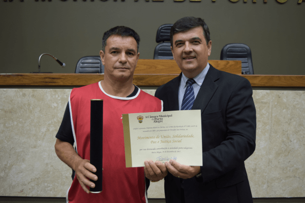 José Freitas homenageia entidade de assistência social em Porto Alegre
