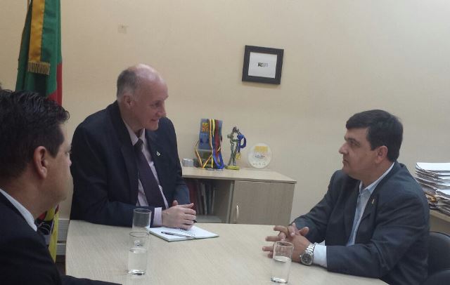 José Freitas busca parceria com a 