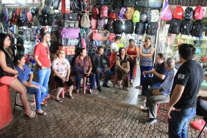 julio-cesar-paulo-silva-prb-se-reunem-com-feirantes-de-samambaia-foto-cedida-11-04-17-01