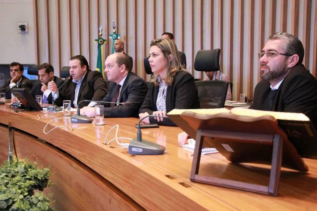 Julio Cesar homenageia atletas e alunos de artes marciais no DF