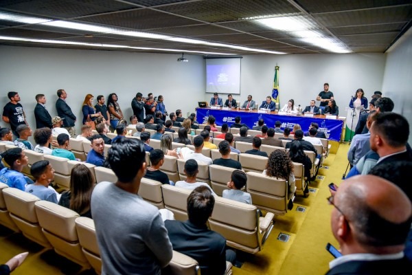 Julio Cesar promove lançamento da Frente Parlamentar Mista da Juventude