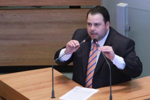 julio-cesar-prb-pl-proibe-venda-de-bebida-alcoolica-em-terminais-rodoviario-foto-jesse-vieira-10-09-15-02