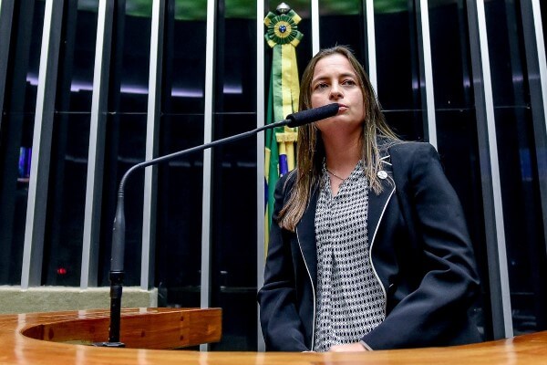 Sessão solene homenageia Confederação Brasileira do Desporto Universitário 