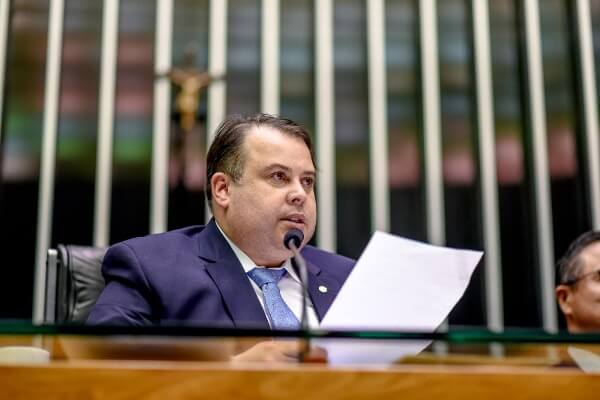 Projeto obriga condomínios a denunciar casos de violências doméstica e familiar