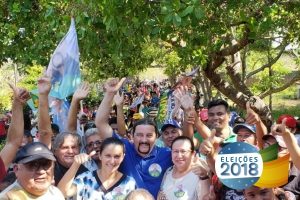 Multidão de apoiadores recebe o deputado Júnior Verde em Brejo