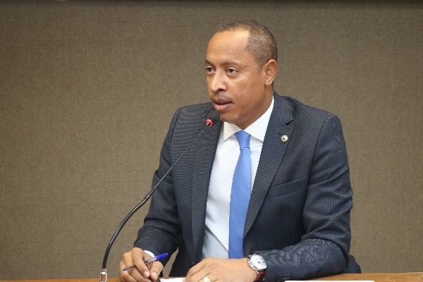 Jurailton Santos pede a criação de Delegacia da Mulher em Vera Cruz (BA)