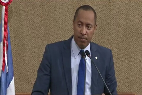 Jurailton Santos quer intérpretes de libras na Assembleia da Bahia