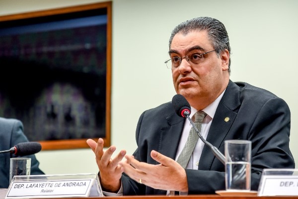 Proposta autoriza Tesouro Nacional a indenizar agentes do setor elétrico