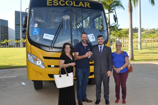 Léo Portela é o deputado que mais investiu em transporte escolar em Minas Gerais