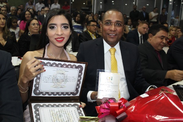 Levino de Jesus homenageia jornalista Luciana Hipólito em Teresina