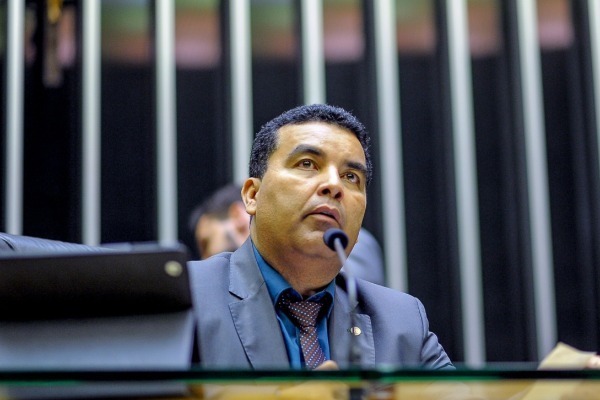 Lindomar Garçom e governador anunciam tapa-buracos em rodovia de Rondônia