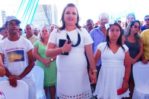 lorenna-di-gregorio-prefeita-prb-ititucu-ba-foto-cedida-16-02-2017-03