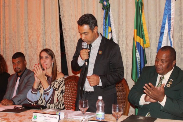 Luis Carlos Gomes recebe Título de Cidadão Quissamaense
