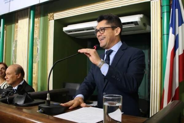 Luiz Carlos homenageia ABO em Salvador